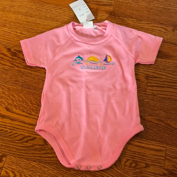 Pink new onesie shirt sleeve - Picture 1 of 2